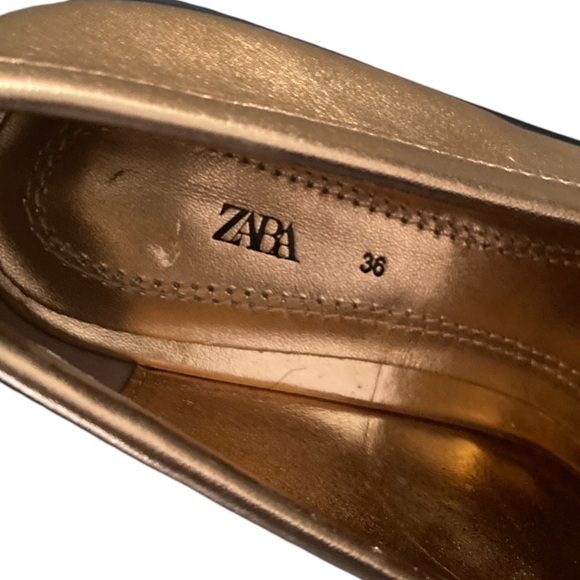 ZARA Leather Gold Loafers NWT Metallic Gold with Chain Accent Black Sole Size 36 - Picture 3 of 12